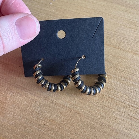 Elegant Gold and Black Hoop Earrings - Picture 1 of 2